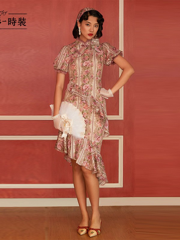 电影时装2020粉色印花连衣裙