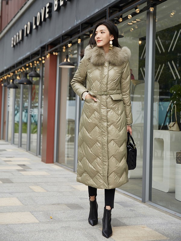 美诗缇2020秋冬季绿色带毛领羽绒服