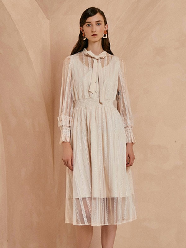 依维妮女装2023春夏季白色连衣裙