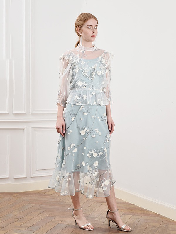 菲诺格诺女装2020夏季浅蓝色镂空连衣裙