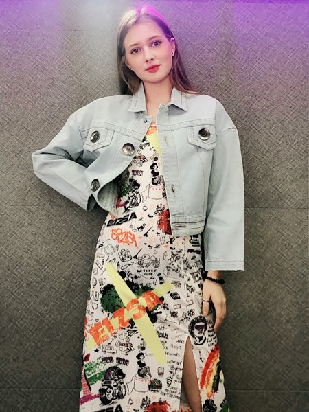 艾卓拉女装2020春夏季蓝色露腰外套