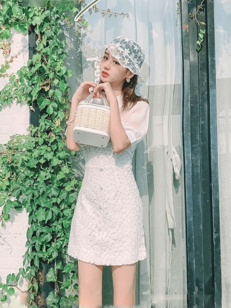 美丽联盟女装2020春夏季白色泡泡袖连衣裙