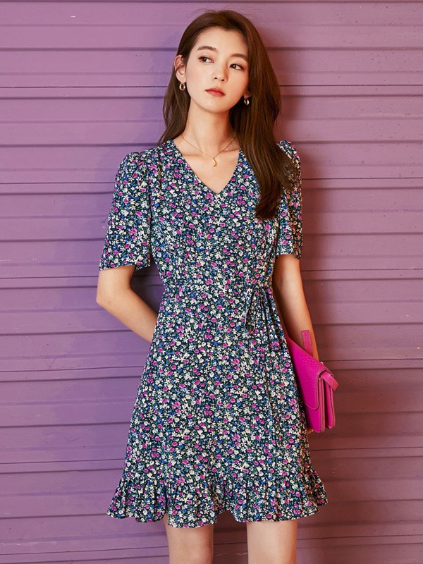 艾森美斯2020春夏季藏蓝色碎花连衣裙