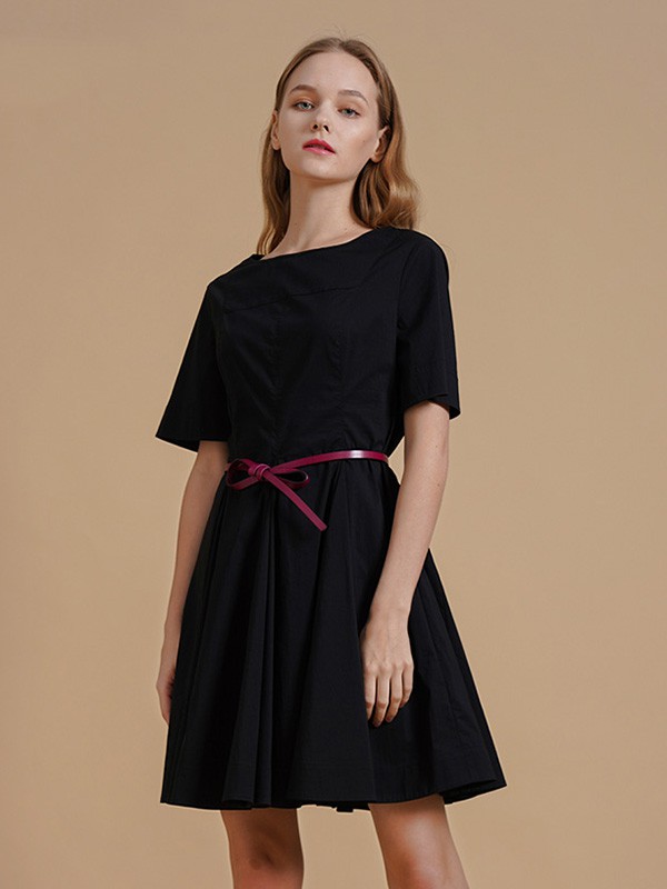 伊树女装2020夏季黑色收腰连衣裙