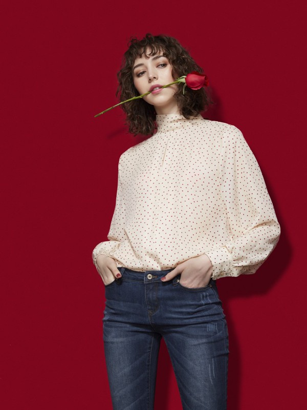 领姿2020春夏季米色波点雪纺衫