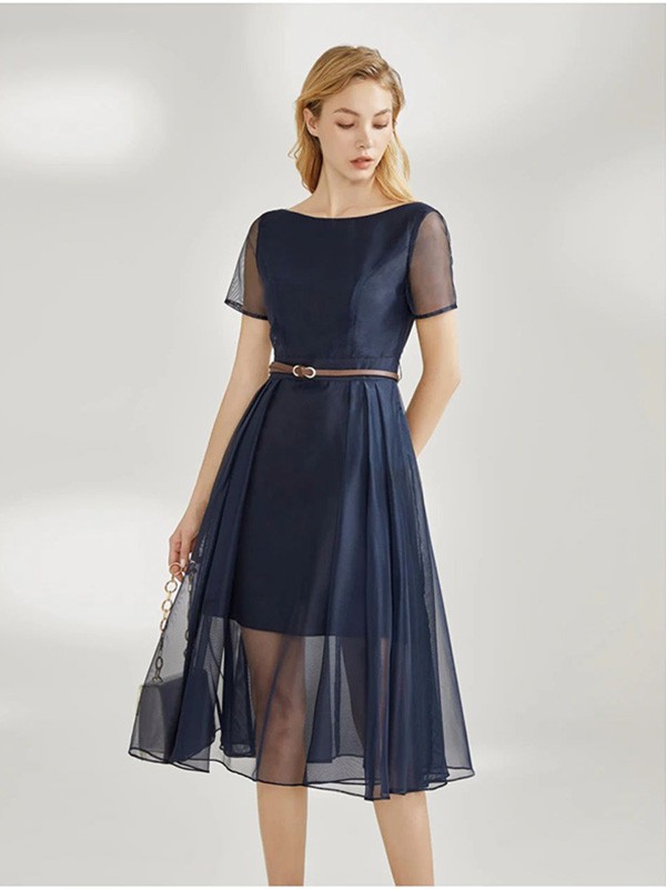 依目了然2020夏季藏蓝色收腰连衣裙