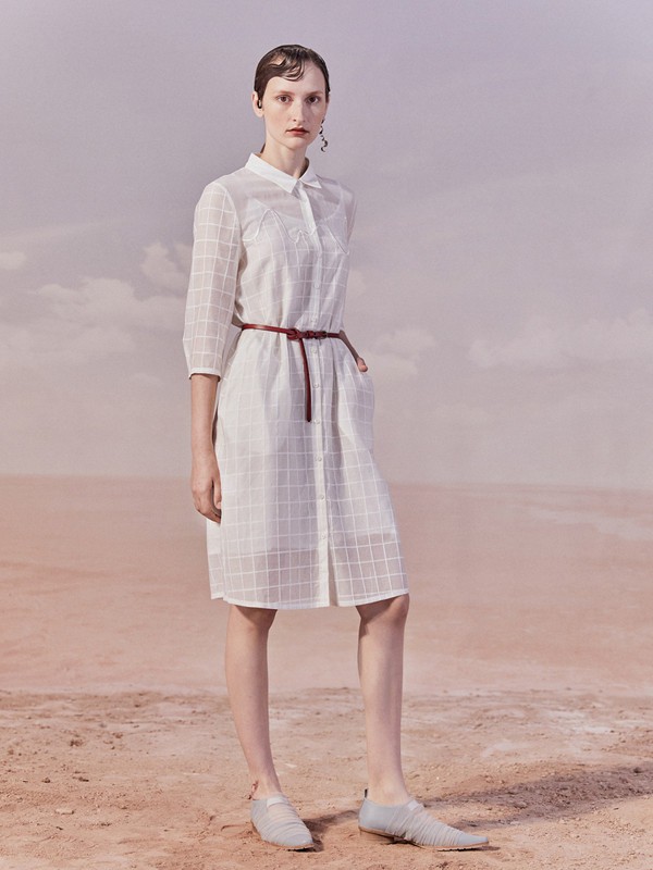 谜底2020秋冬季白色格子连衣裙