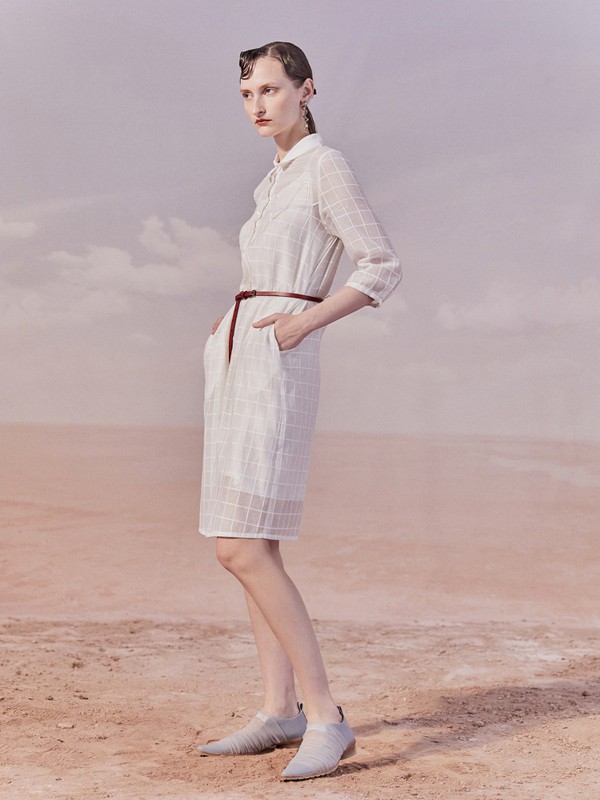 谜底2020秋冬季白色格子连衣裙