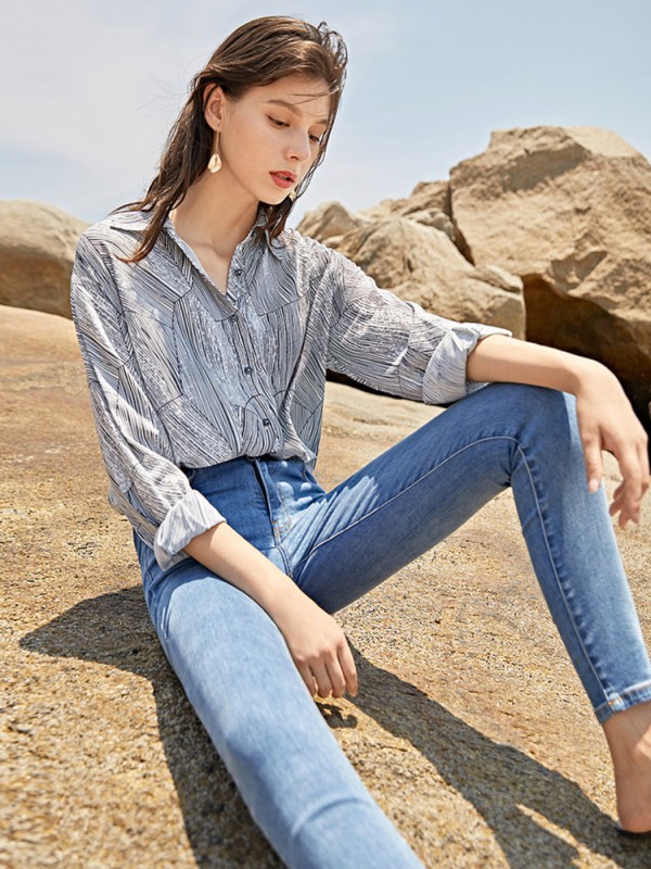盛放2020秋季灰色印花衬衫