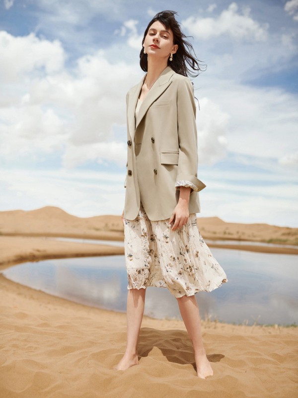 盛放2020秋季米色纯色外套