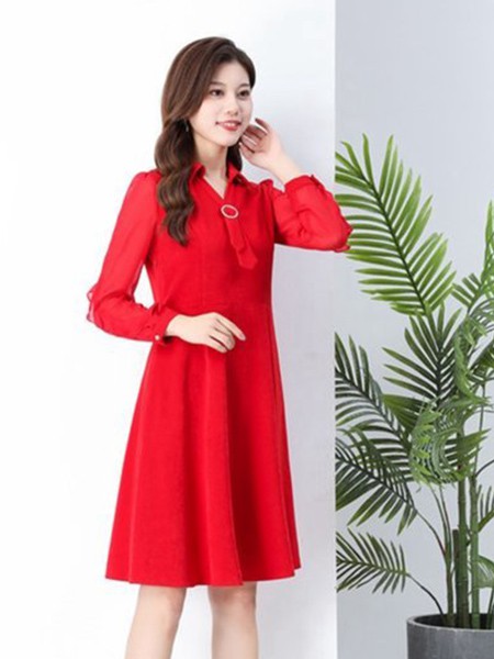 夺宝奇兵2020秋冬季红色纯色连衣裙