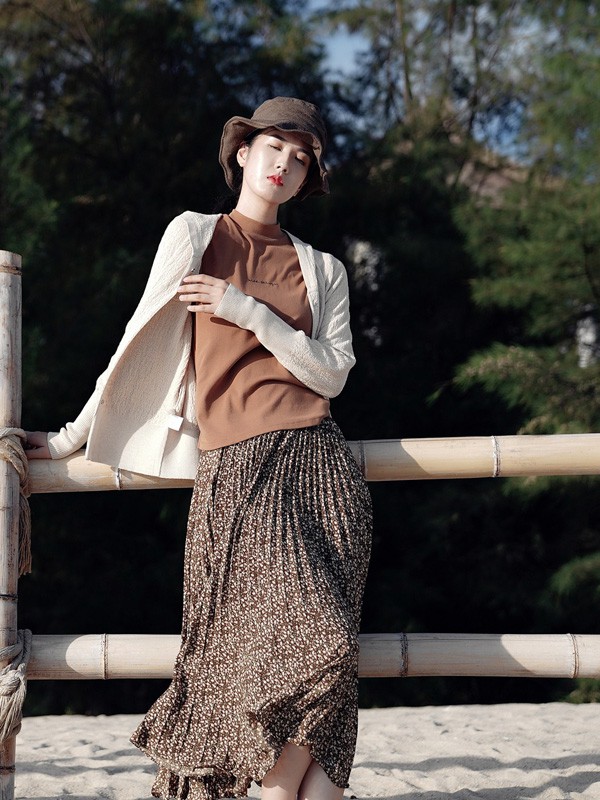 底色2020秋季米色纯色针织衫