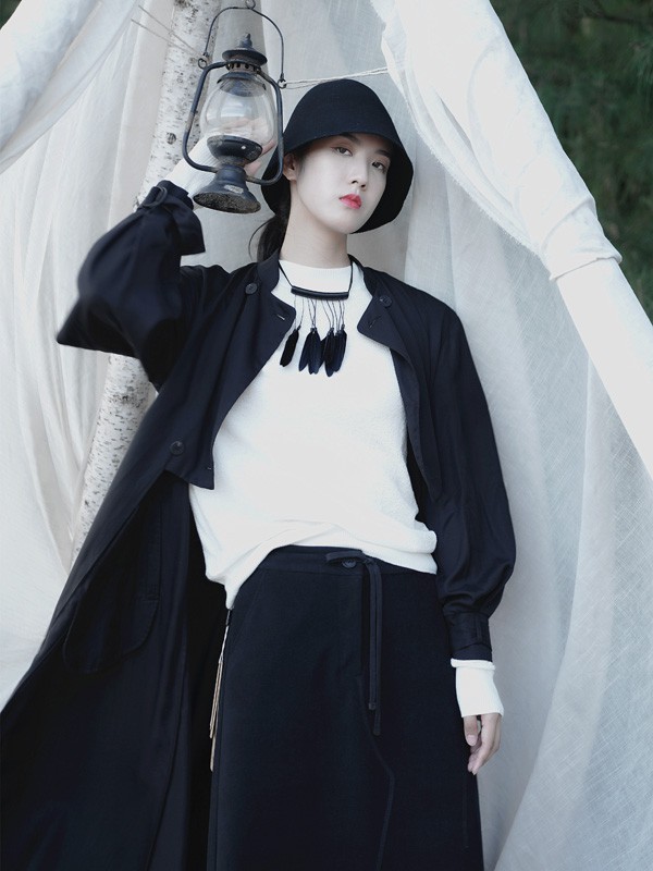 底色2020秋季黑色长款外套