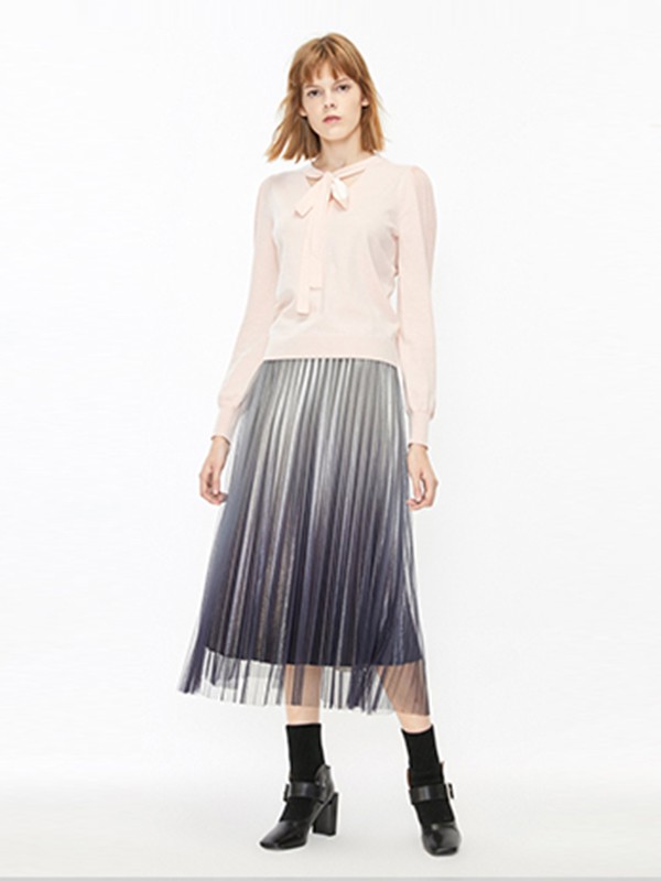 臻色调2020秋季米色系带上衣