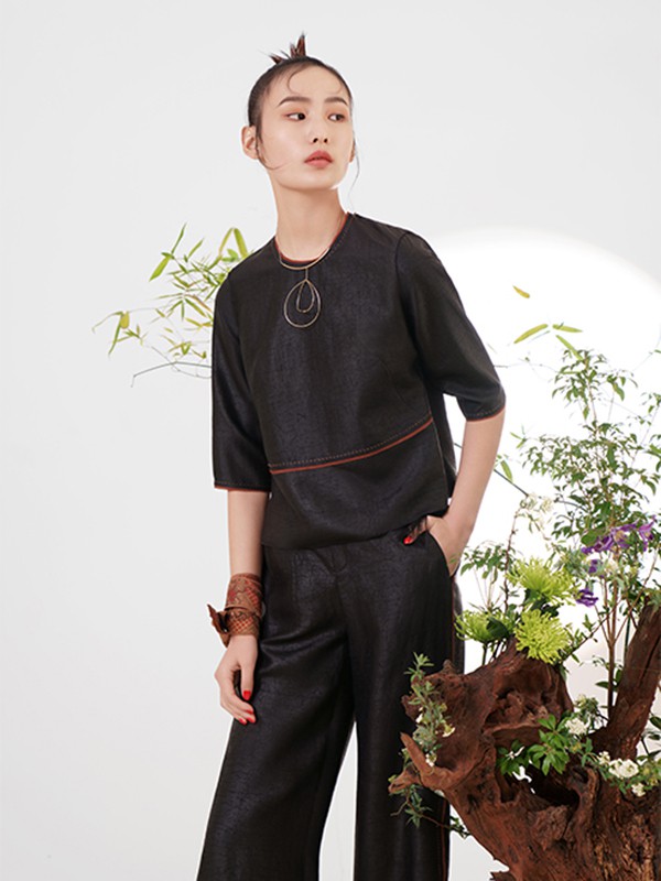 衡韵雅序2020夏季黑色纯色上衣