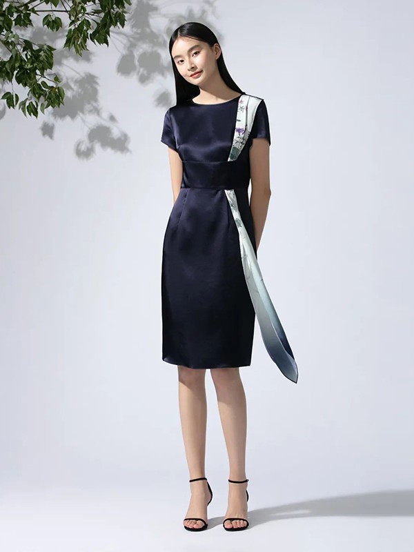 衡韵雅序2020夏季藏蓝色修身连衣裙