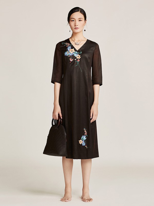 天意精品2020春夏季黑色刺绣连衣裙