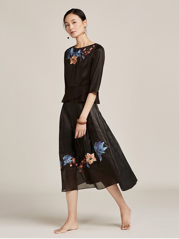 天意精品2020春夏季黑色刺绣半身裙