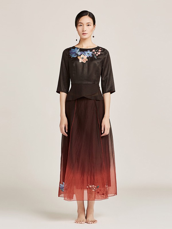 天意精品2020春夏季黑色刺绣上衣