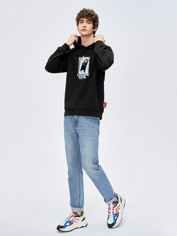 马克华菲2020秋季黑色印花卫衣