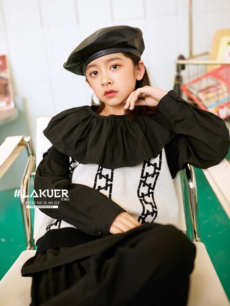 拉酷儿2019秋冬季白色印花针织衫