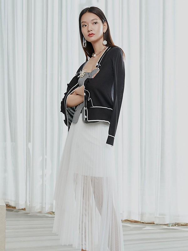 红贝缇2020秋季黑色撞色针织衫