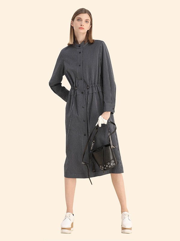 希色2020秋季黑色收腰连衣裙