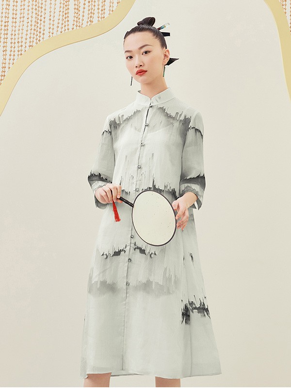 花木深2020秋季白色印花连衣裙