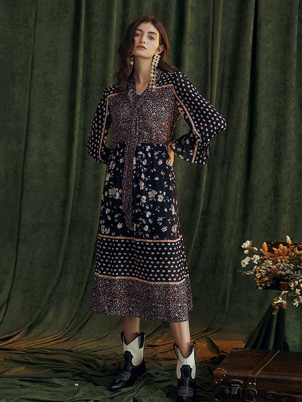 西蔻女装2020秋季黑色印花连衣裙