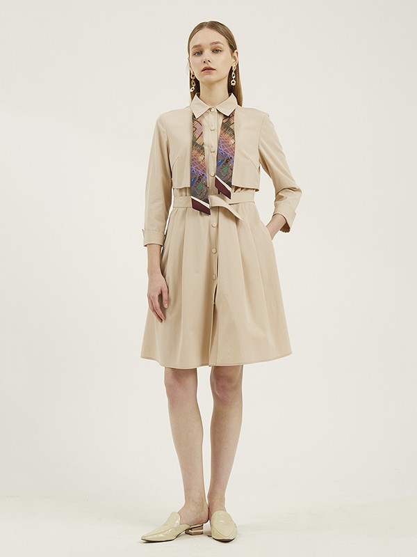 迪赛尼斯2020秋季卡其色收腰连衣裙
