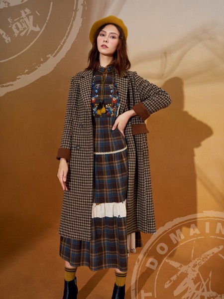 艺域2020秋冬季咖啡色格子大衣