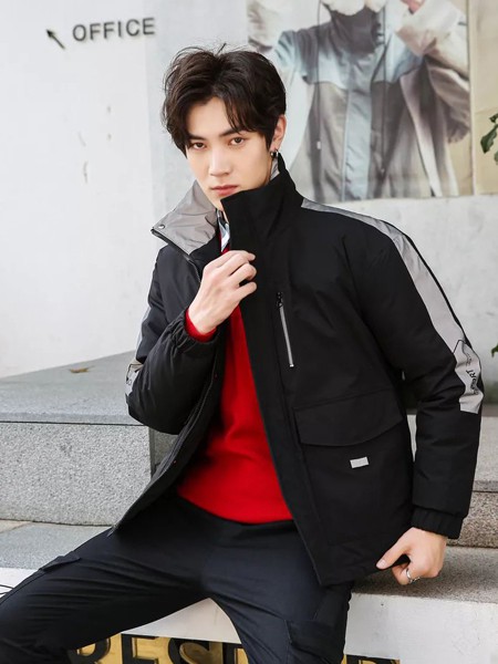 品客成2020秋冬季黑色字母棉服