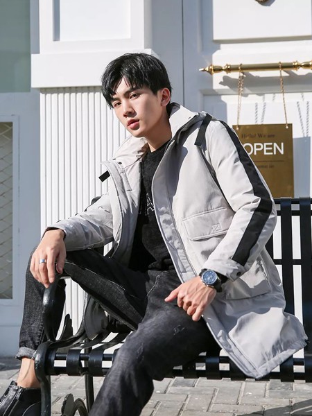 品客成2020秋冬季灰色字母棉服