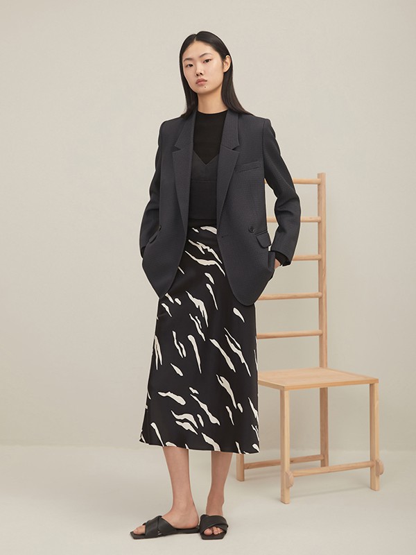 致知2019秋冬季黑色纯色西装