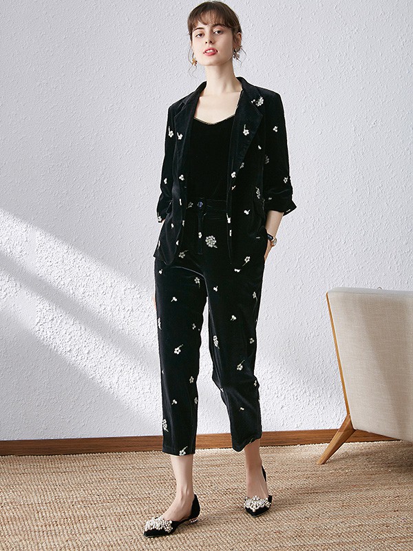 ​宾丽女装2020秋冬季黑色印花套装