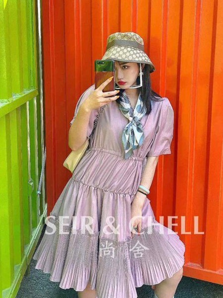 尚舍女装2020春夏季粉色褶皱连衣裙