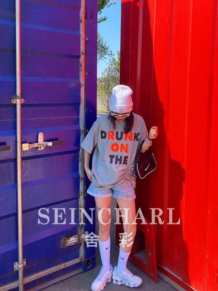 尚舍女装2020春夏季灰色字母T恤