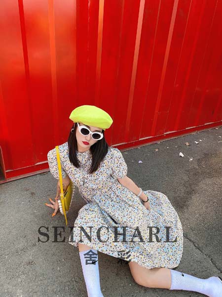 尚舍女装2020春夏季米色碎花连衣裙