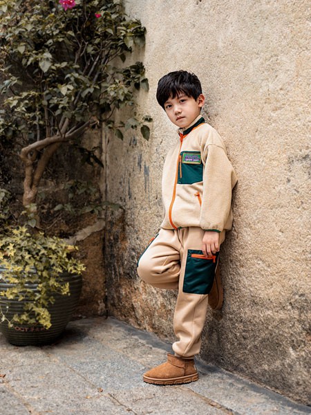 宝贝巴迪2020秋冬季卡其色印花外套