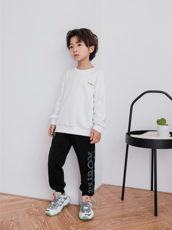 早言2020秋冬季白色字母卫衣