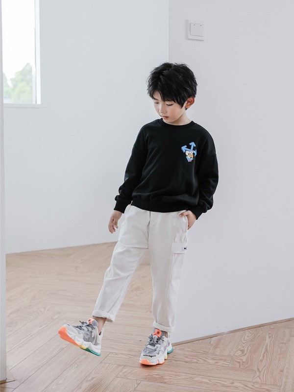 早言2020秋冬季黑色印花卫衣