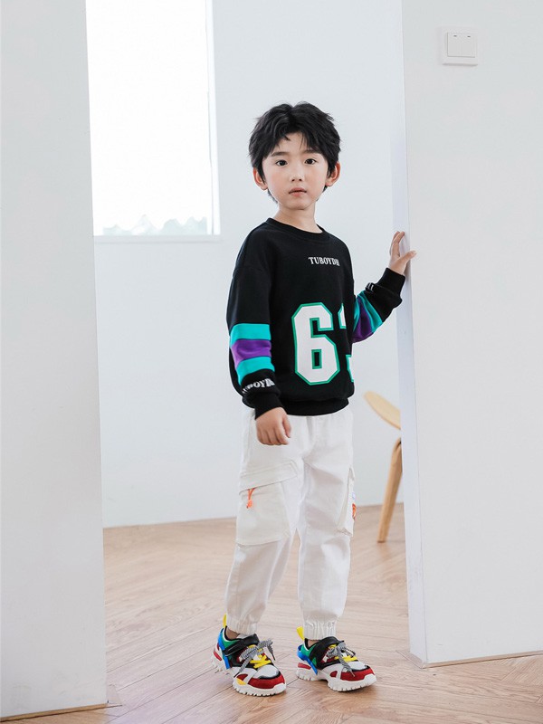 早言2020秋冬季黑色印花卫衣