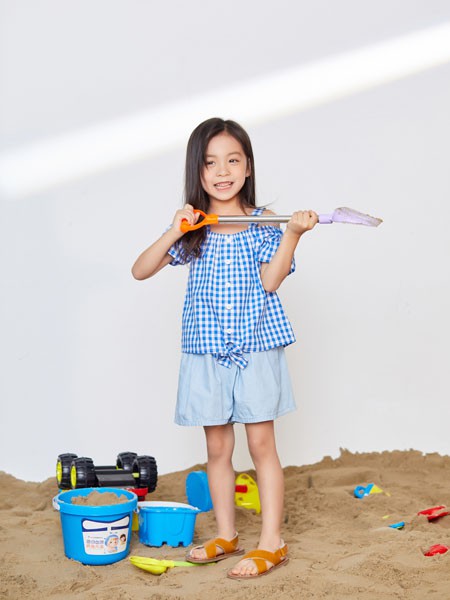 宝贝传奇2020春夏季蓝色格子上衣