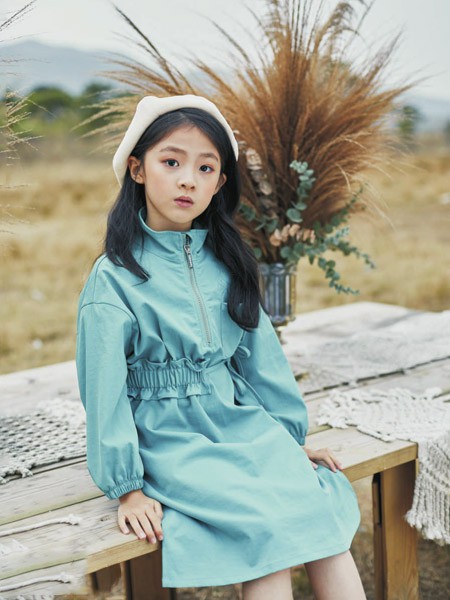 彩色笔童装2020秋冬季蓝色纯色连衣裙