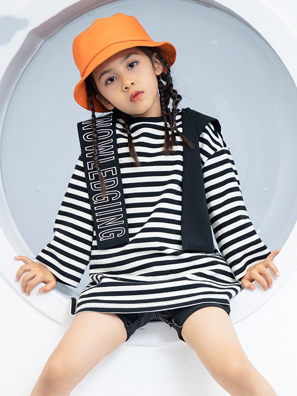 欧恰恰2020秋冬季黑色条纹上衣