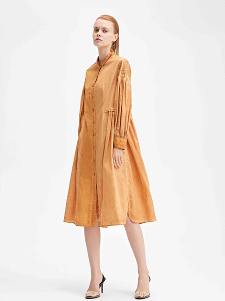 主提2020秋冬季黄色纯色连衣裙