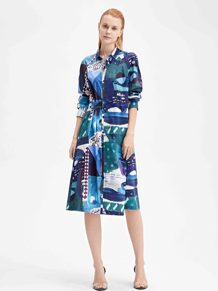 主提2020秋冬季蓝色印花连衣裙