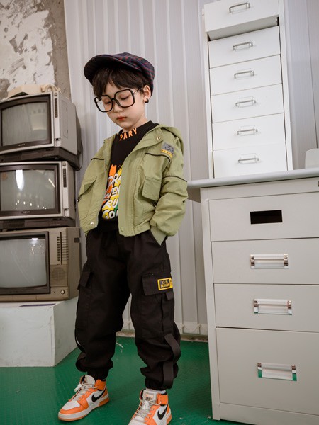 小嗨皮2020秋冬季绿色纯色外套