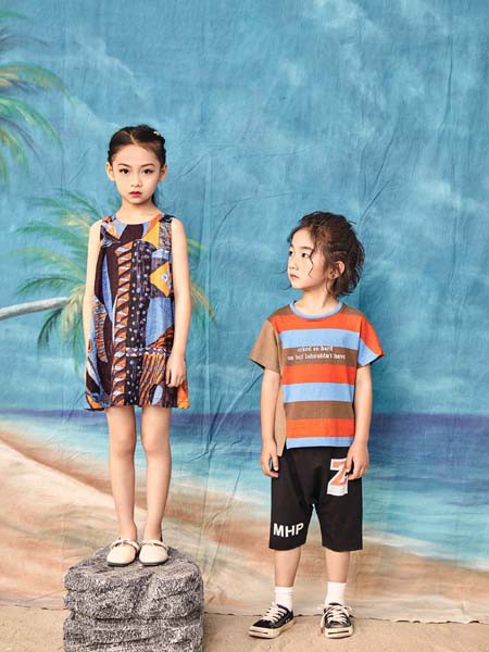 宠来宠趣2020春夏季拼色字母T恤