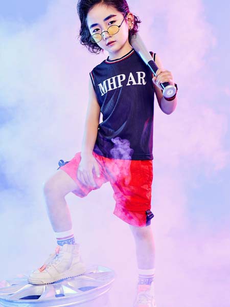 宠来宠趣2020春夏季黑色字母背心